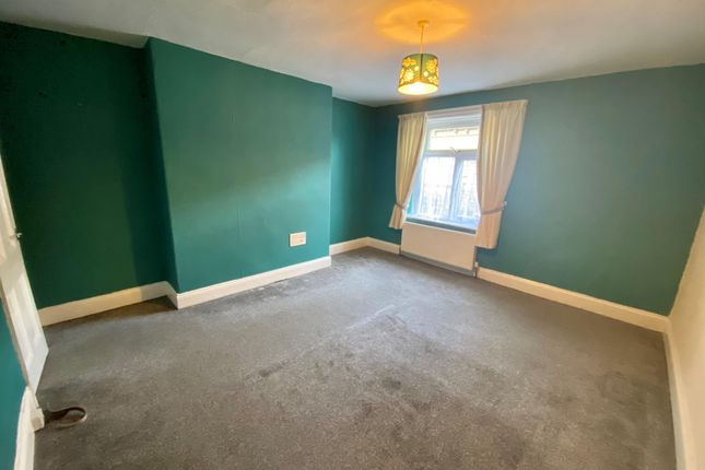 6, Emerald Street, West Yorkshire photo 3