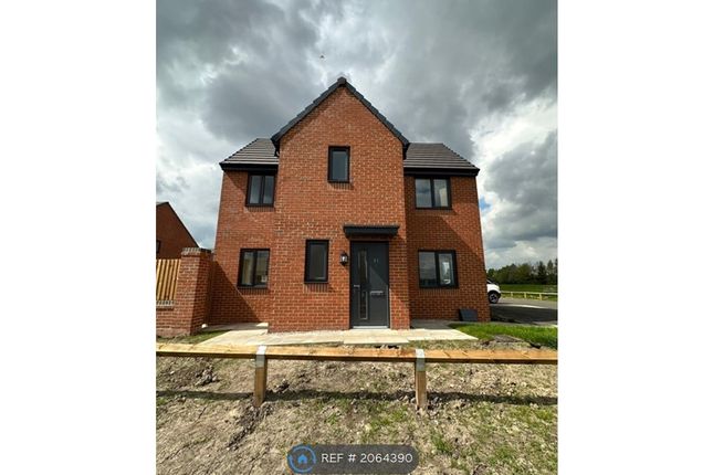 End terrace house to rent in Hyacinth Close, Salford