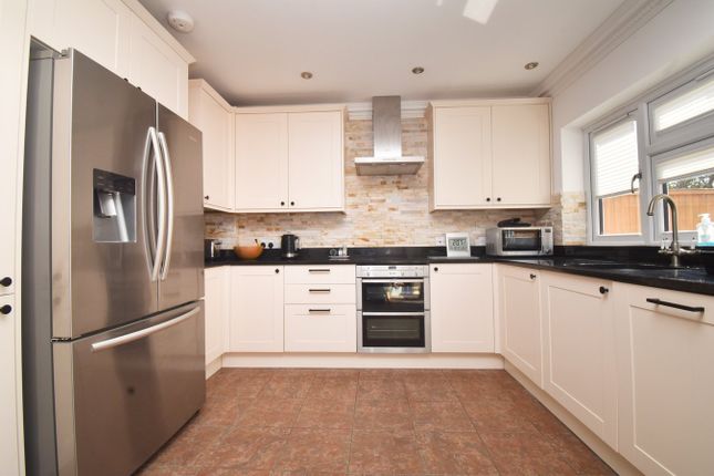8, Garden Road, Walton-on-Thames photo 3