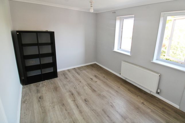 89, Courtland Grove, London photo 4