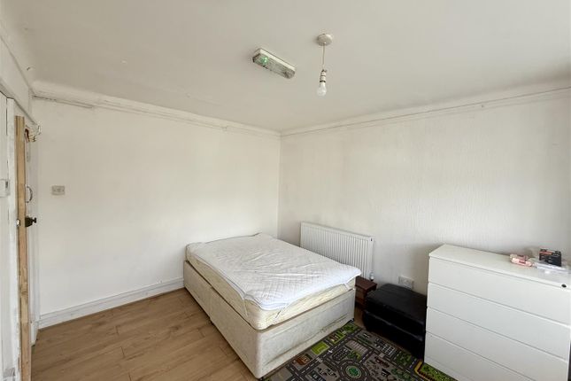 5C, Rugby Close, Harrow photo 4
