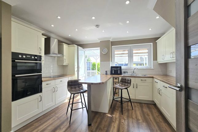 71, Burns Road, Wellingborough photo 3