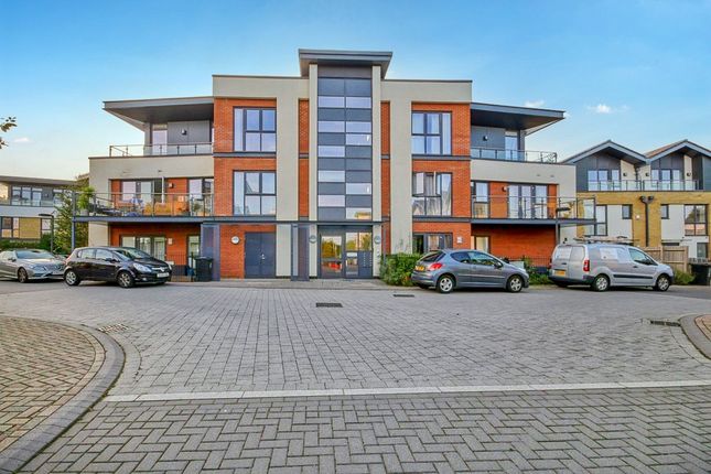 Flat for sale in Sycamore Avenue, Woking