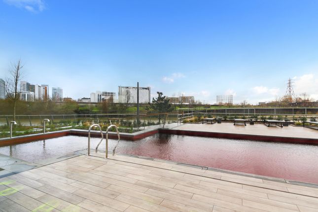 Flat for sale in Astell House, London City Island, London