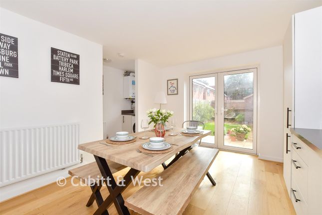 14, Farrenden Way, Chichester photo 3