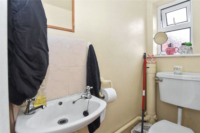 28, Gill Crescent, Somerset photo 4
