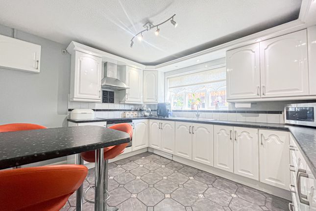 5 Montfort Drive, Liverpool photo 2