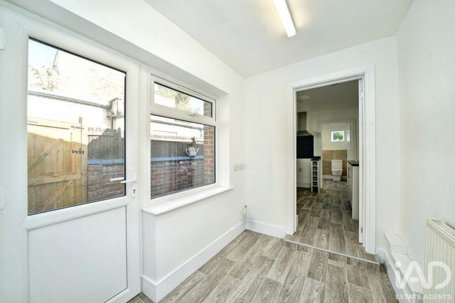 87, Cressett Lane, Brierley Hill photo 4