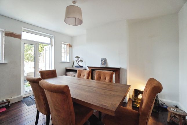 36, Henley Crescent, Westcliff-on-sea photo 3