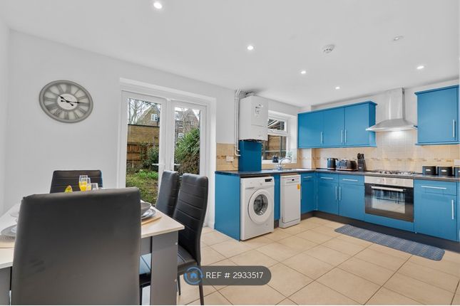 A Grove Crescent, Kingston Upon Thames photo 5