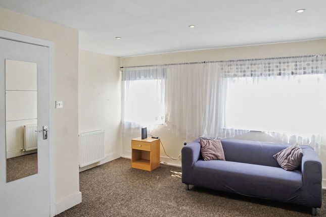 38 Central Road, Wembley photo 5