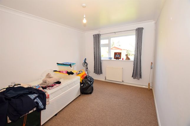 Bungalow to rent in 35 Lindsey Court, Bognor Regis, West Sussex