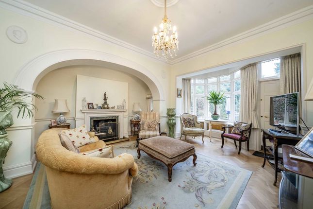 6, Queen Annes Gardens, London photo 2