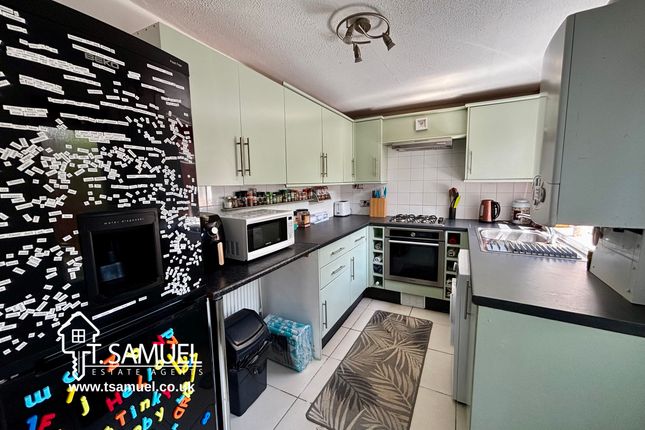 46 Carlyle Street, Abertillery photo 3
