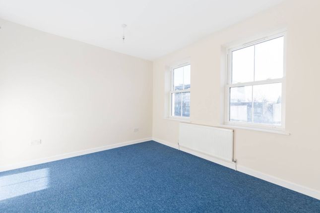 Flat to rent in Leytonstone Road, Stratford, London