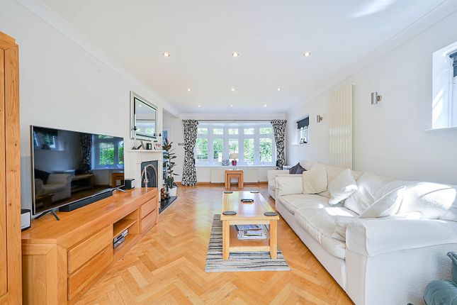 Cleveland Road, Worcester Park photo 2
