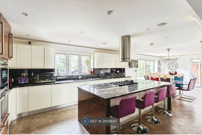 The Earles, Broxhill Road HaveringAtteBower, Romford photo 4