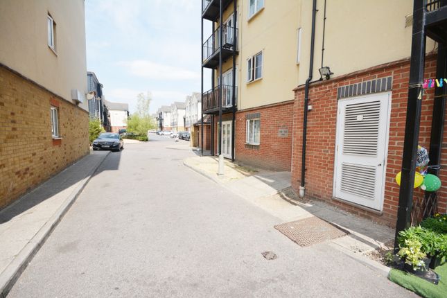 119, Blackthorn Road, Ilford photo 4