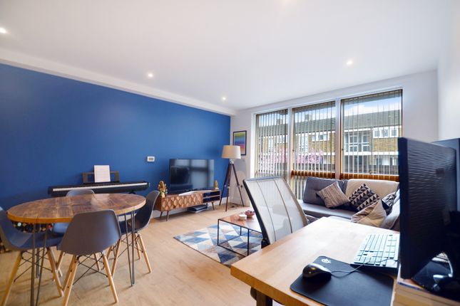 Thumbnail Flat for sale in Violet Road, London