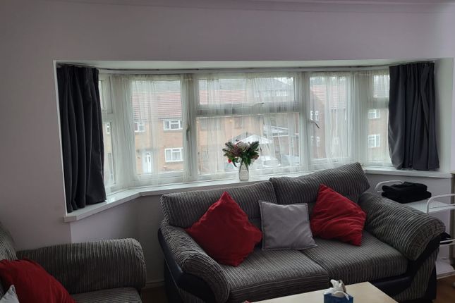 Larch Crescent, HAYES photo 4