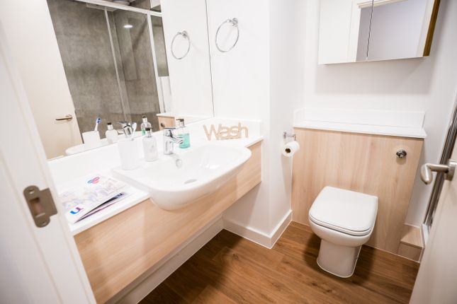 Flat Unilife Riverside House, Unilife Riverside House, Walnut Tree Close, Guildford photo 5