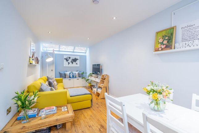 5 Maidenhead Yard, Hertford photo 2