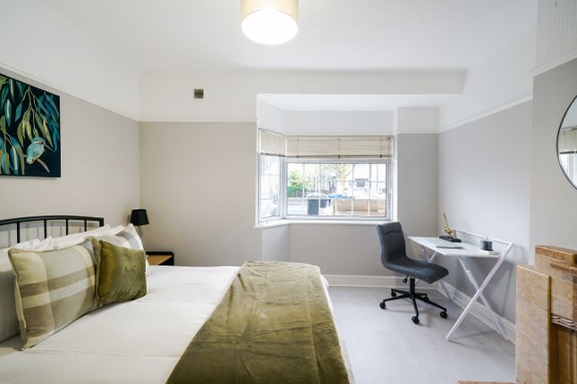 Thumbnail Room to rent in Avalon Road, London