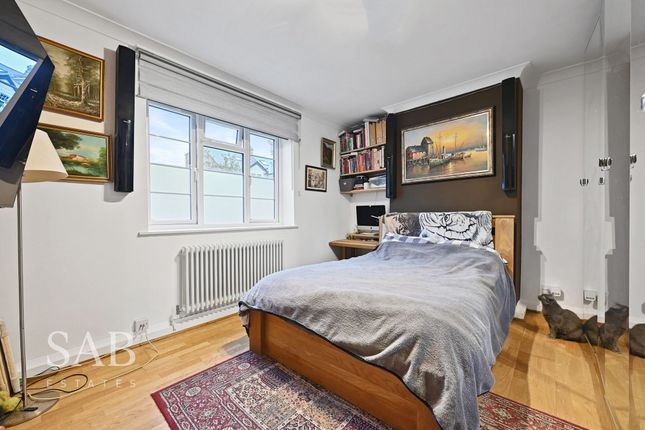 Flat 7, Springfield Court Lynton Road, London photo 3
