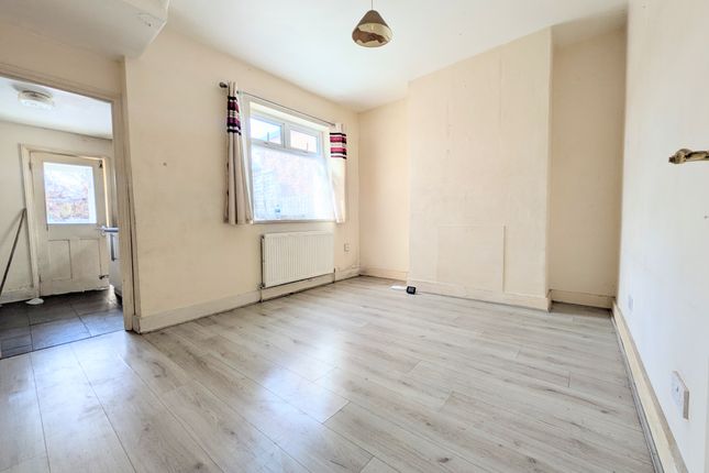 32, Heath Road, Chadwell Heath photo 3
