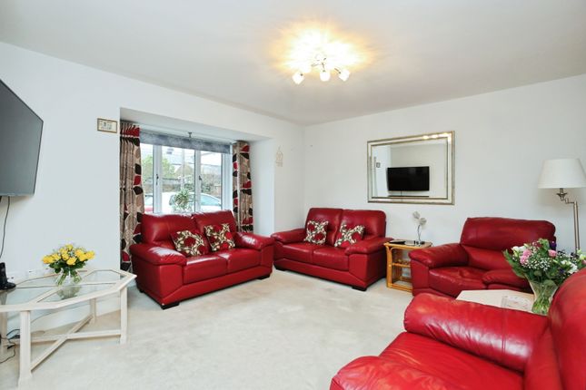 2, Davis Mews, Hawkhurst photo 3