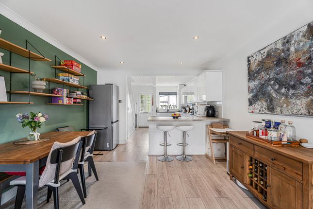 21, Beechwood Avenue, Surrey photo 2
