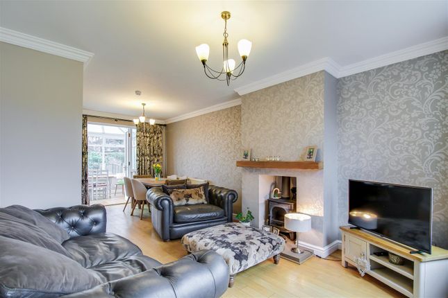 6, Intake Close, Wakefield photo 4