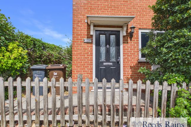 794B,, Dagenham Road, Dagenham photo 2
