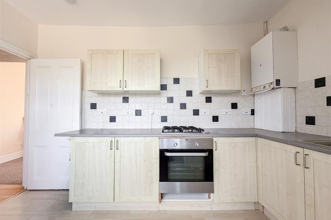 Flat 5, 4, Amherst Gardens, Hastings photo 3