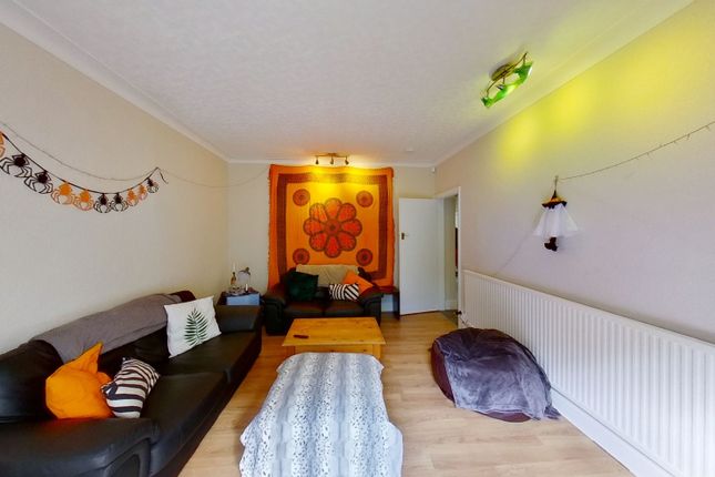 41 St Annes Road, Leeds photo 4