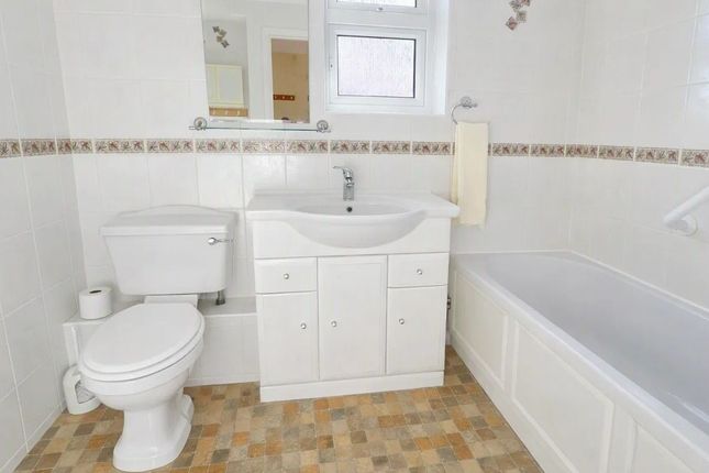 7, Spencer Close, Sandy photo 4