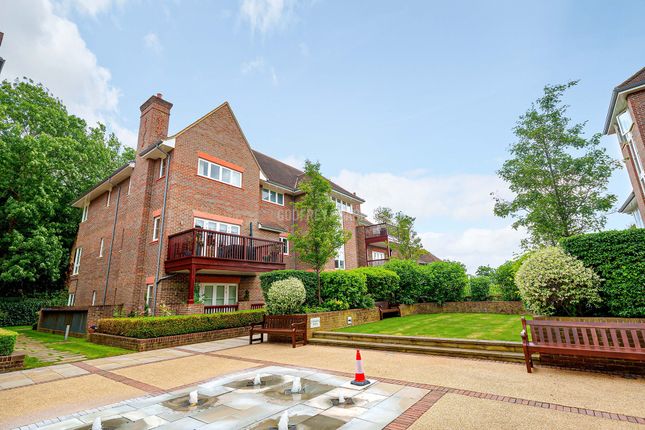 Flat for sale in Hammers Lane, London