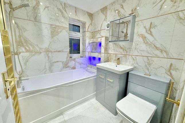 3, Amberton Gardens, Leeds photo 4
