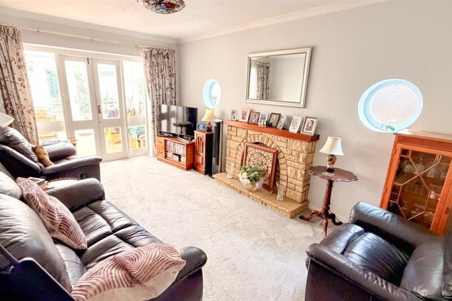 13, Leopold Avenue, Farnborough photo 3