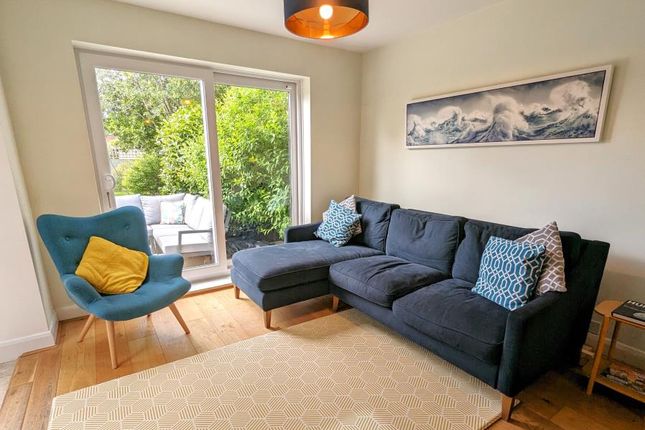 20, Hollies Avenue, West Byfleet photo 4