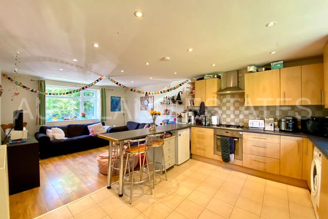 68, Chace Avenue, Potters Bar photo 4