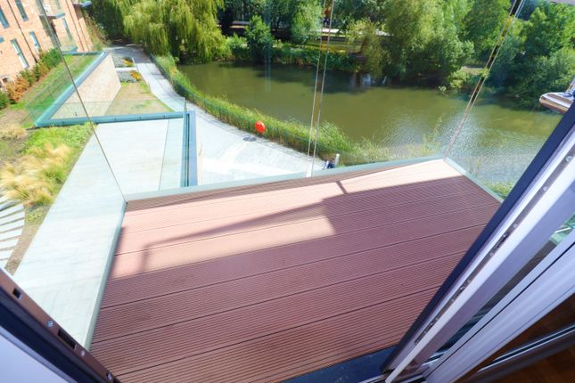 90 , William Mundy Way, Dartford photo 3