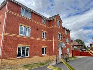 2 bed flat to rent in Oak Avenue, Old Goole, East Riding Yorkshire DN14