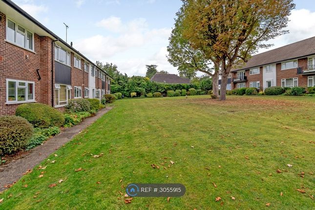 Bromet Close, Nascot Wood, Watford photo 2