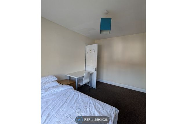 Large Room With Desk And Chair