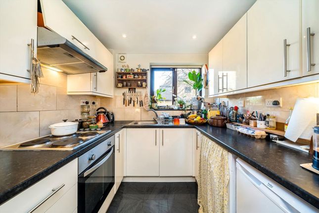 61, Linwood Close, London photo 4