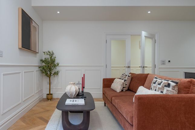 Nevern Square, Earl's Court photo 3