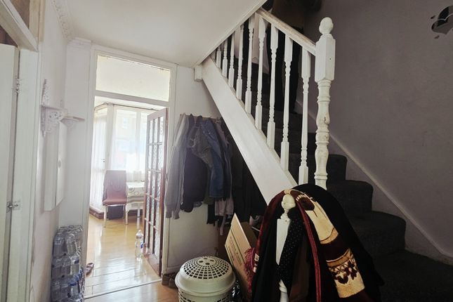 86, Stepney Green, London photo 3