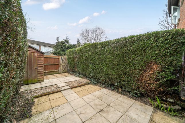55, Monks Crescent, Surrey photo 4