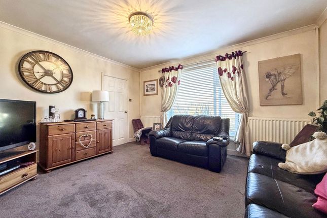 35, Cook Grove, Peterlee photo 3